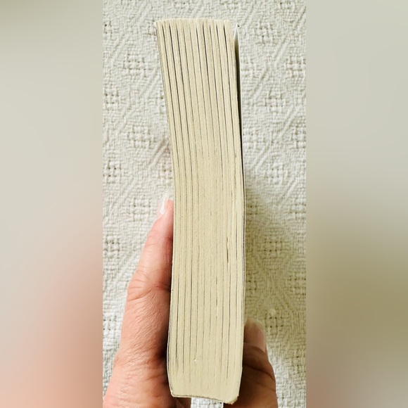 🔥4 for $20🔥📕💛 The Personal Librarian by Marie Benedict💛📕 - Picture 4 of 6